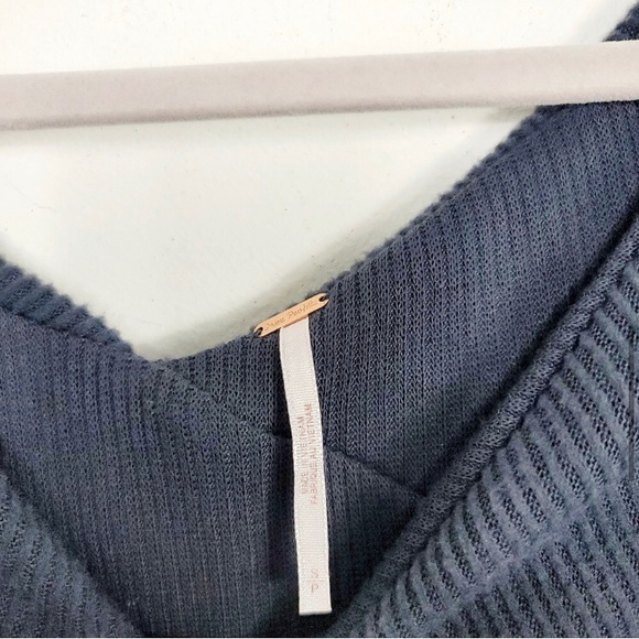 Sweater Free People Knit Gray Off-the-Shoulder Long Sleeve NWT - Picture 7 of 8